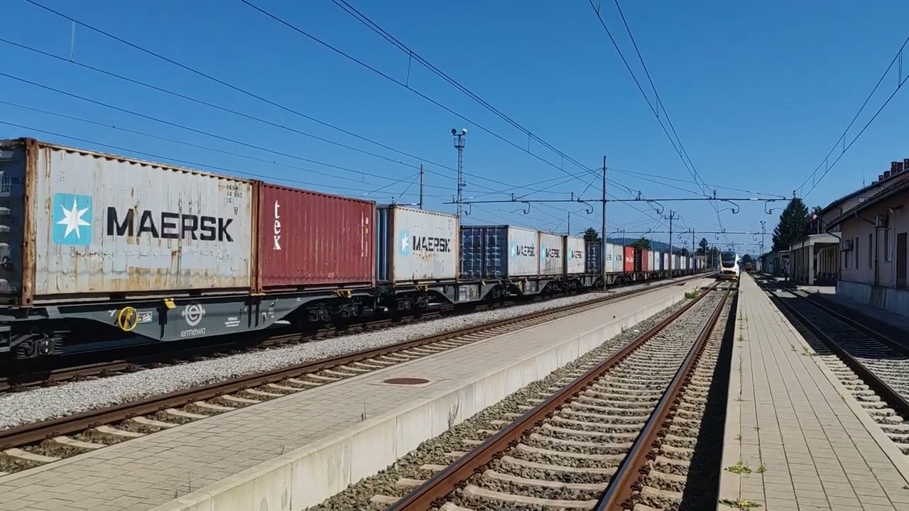 Traxx Enna trans sa rudom iz Srbije za Kinu na putu prema luci Bakar. Kolodvor Ogulin 