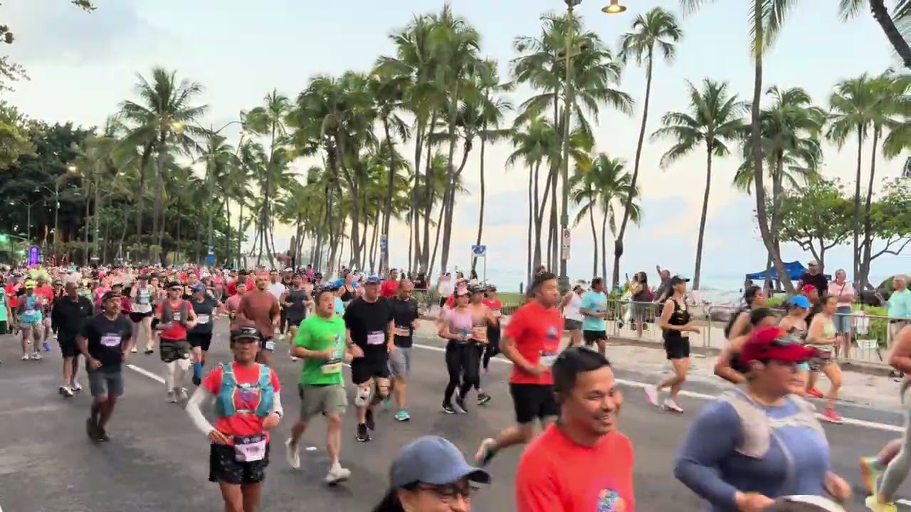 🌺 The Hapalua Hawaii’s Half Marathon 2025 - Start Line Video 🌺