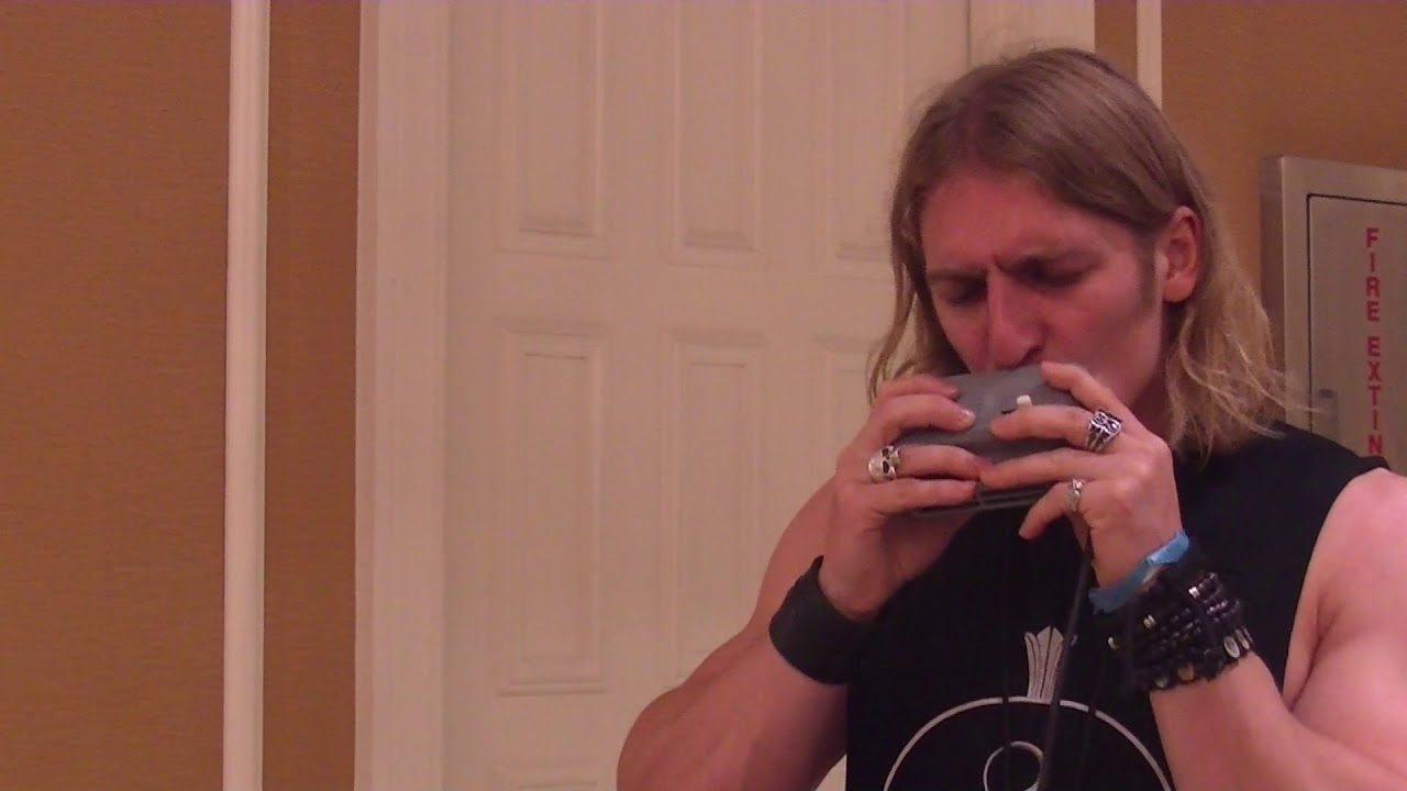 Will Wilde Trying Out the Harmonicaster Mk II Electric Harmonica @ SPAH 2018
