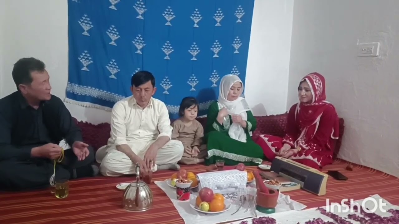 شب یلدا بهانه ایست برای اینکه خوش باشیم کنار همدیگر ای شب  تبریک به همه عزیزان 💝