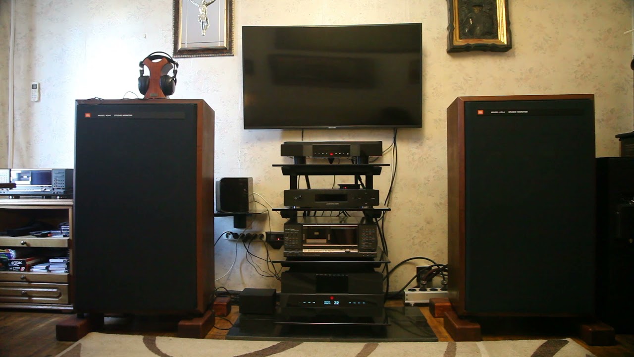 JBL 4344 @ Gryphon Diablo 300