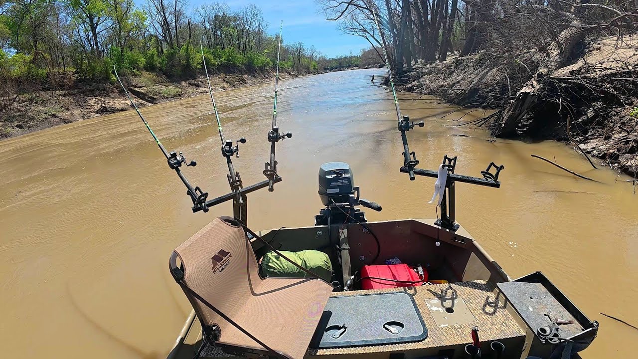 River Fishing For BIG FISH!!! (Spring Fishing)