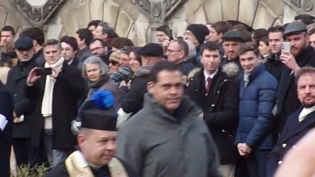 Louis de Bourbon, Duc d'Anjou, &agrave; la sortie de la messe pour Louis XVI.