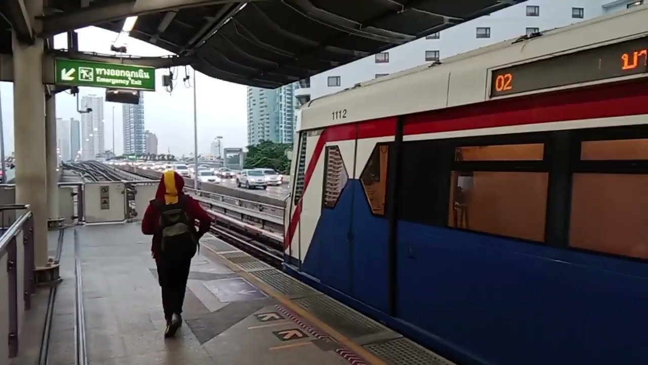 รวมขบวนรถไฟฟ้า BTS สายสีลม 7 ขบวน เข้าออกในชานชาลาที่ 3 สถานีสะพานตากสิน Ep.64