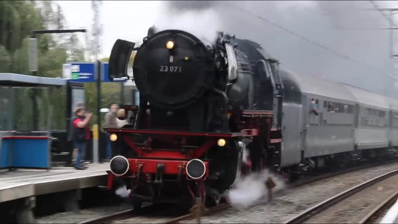 Locomotieven 23 076, 23 071 en 23 023 pendelen met passagiers tussen Gouda en Rotterdam Stoomdepot