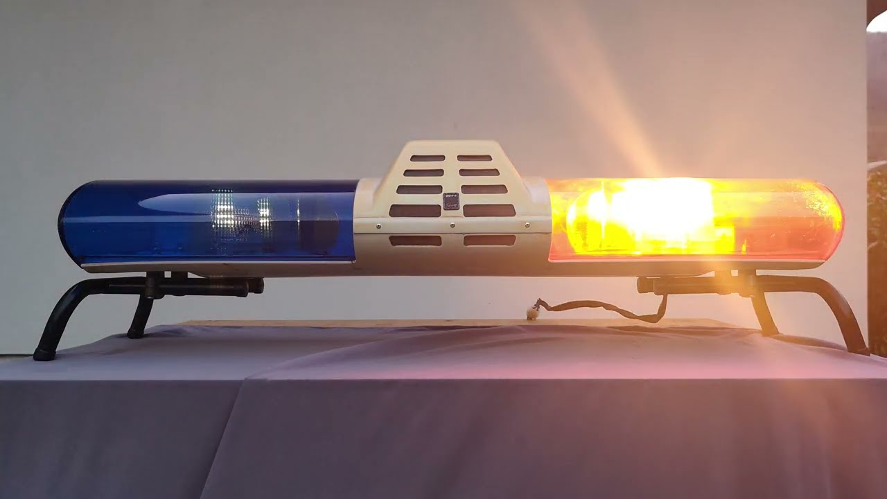 Tegrad MES-06 halogen lightbar- first model. Recorded in twilight...