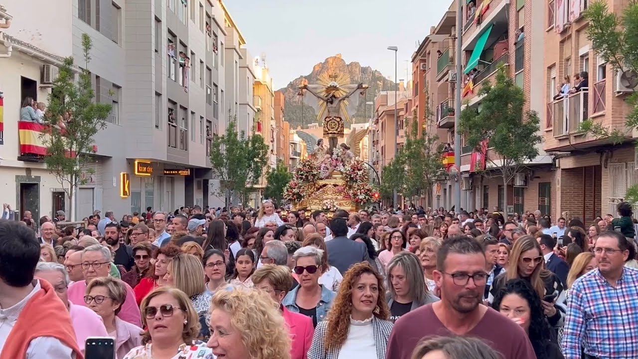 Día de la Cruz. Cieza acompaña masivamente a su Cristo del Consuelo.