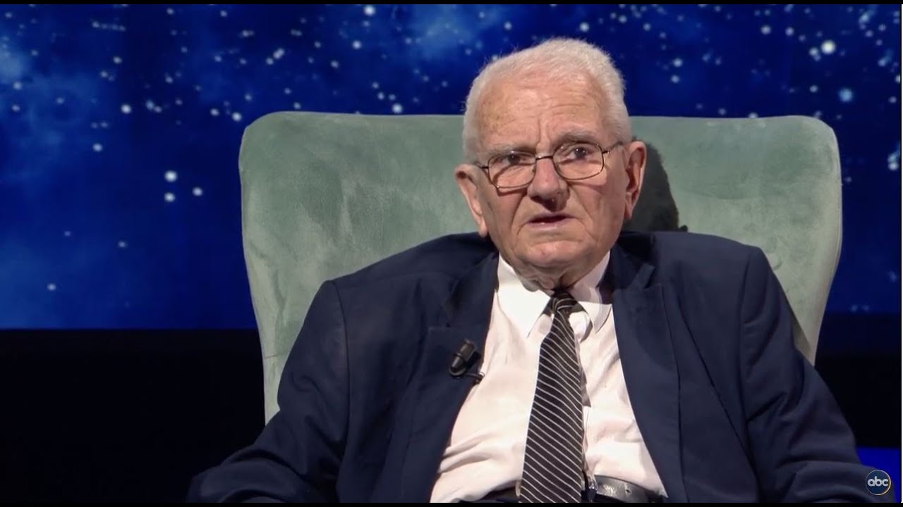 Robert Radoja një jetë mbi piano në Pas Mesnate | ABC News Albania