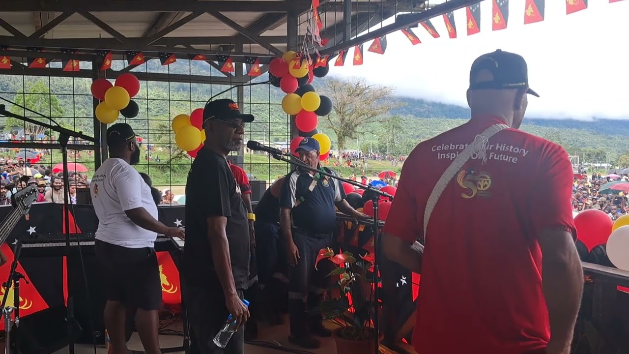 Basil Greg MBE and Robert Oeka performing at Tabubil 