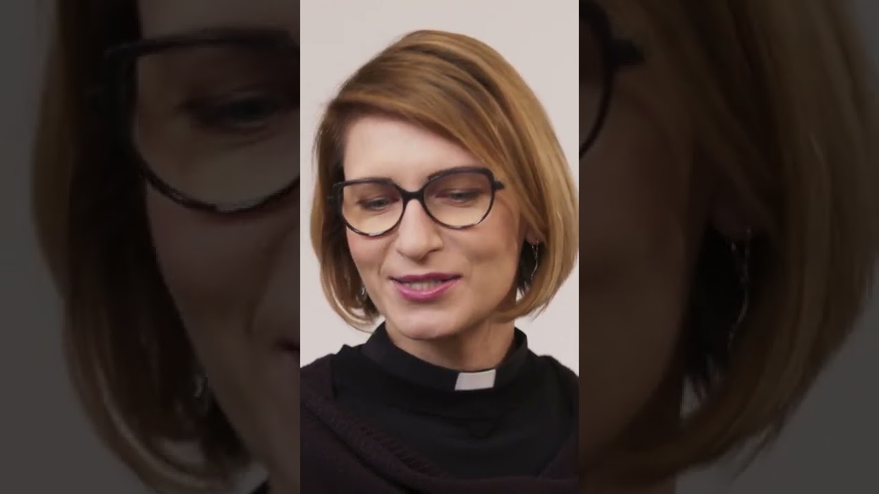 Kobieta ksiądz, kt&oacute;ra jest FEMINISTKĄ! #shorts