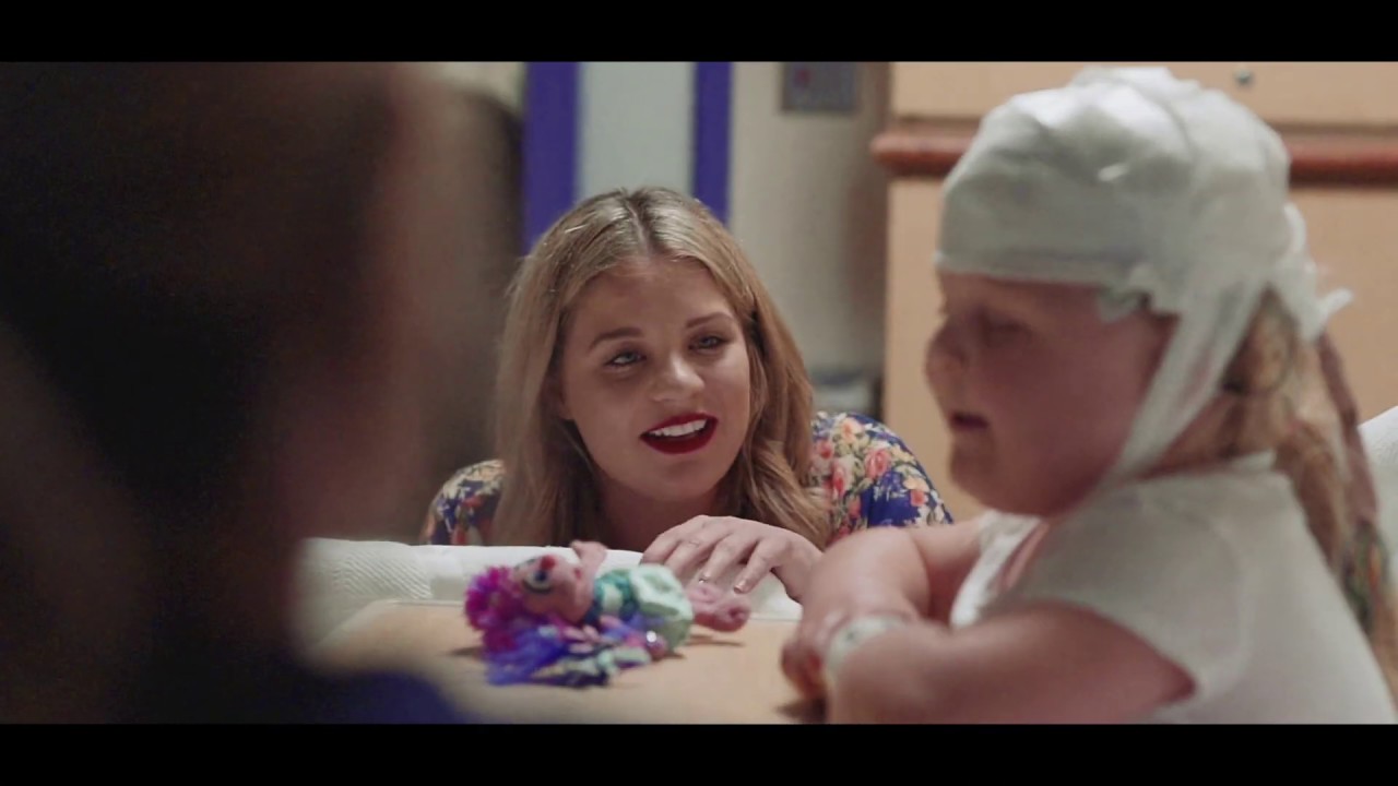 Lauren Alaina Visits Patients at Vanderbilt Children's Hospital