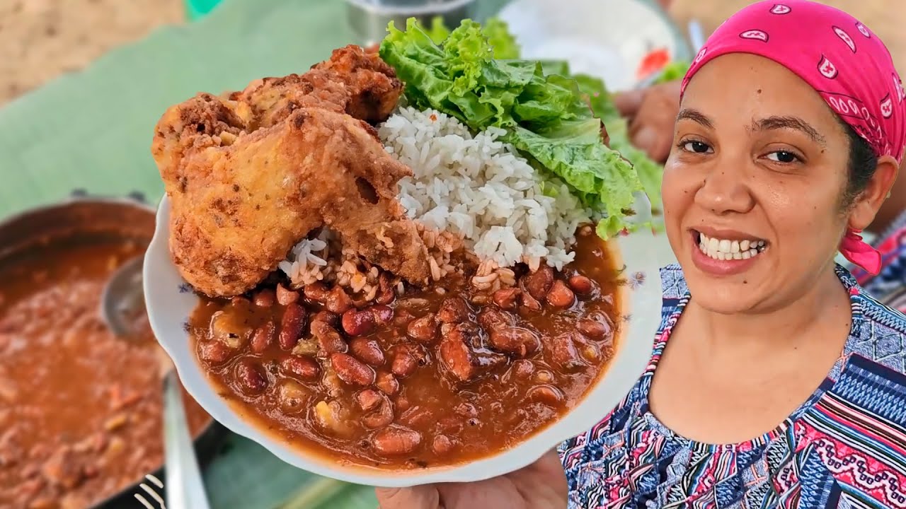 Del Fogón al Patio: Arroz Blanco, Habichuelas y Alitas Fritas Crujientes que Te Harán Salivar 🤤