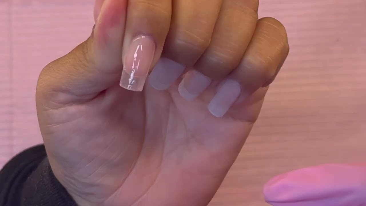 ❄️DAY 4 OF NAILMAS❄️ WHITE SHORT CHRISTMAS NAILS|GELX RUBBER BASE TUTORIAL