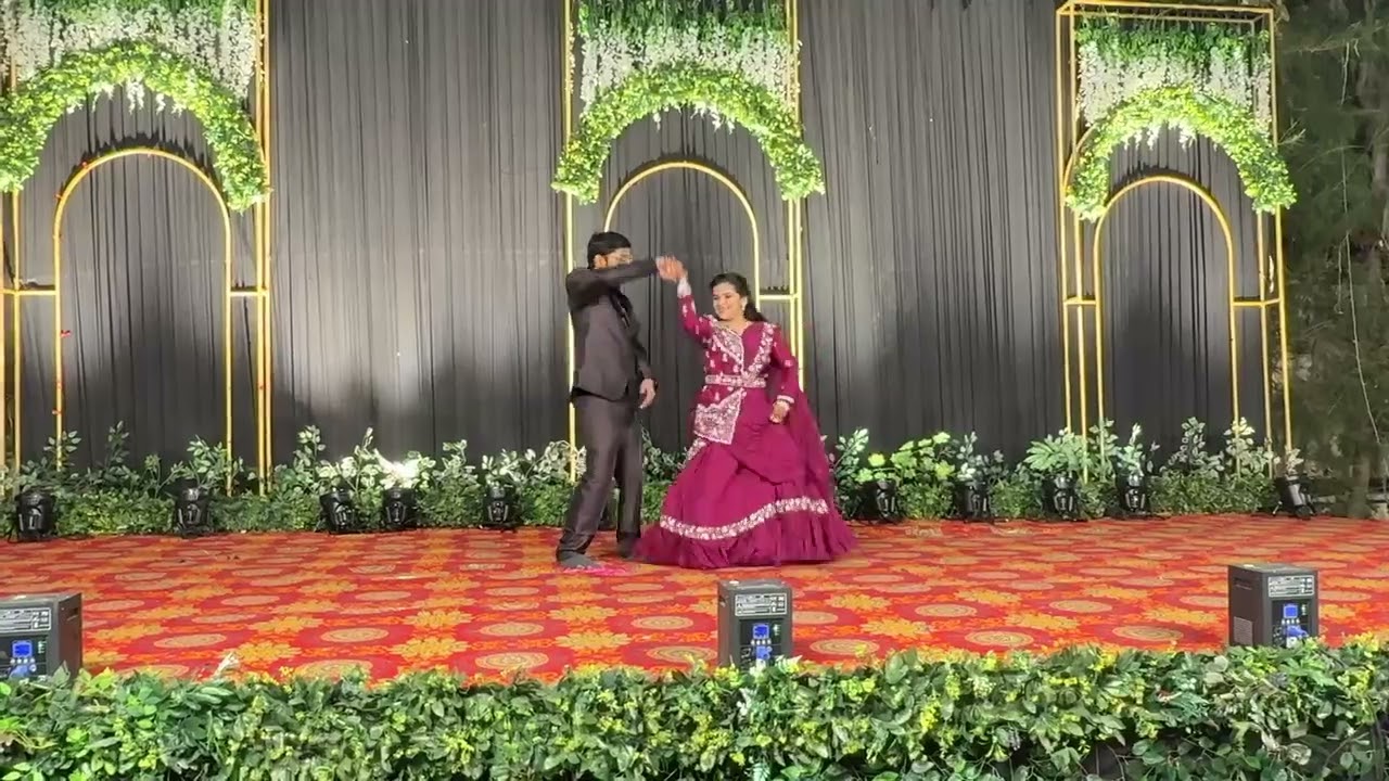 Sangeet couple dance. Tumhe jo mene dekha + chura k dil mera + Mere mehboob mere sanam