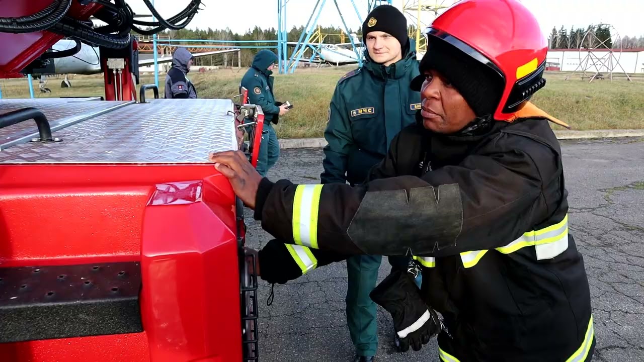 Спасатели из Зимбабве проходят обучение на белорусской технике