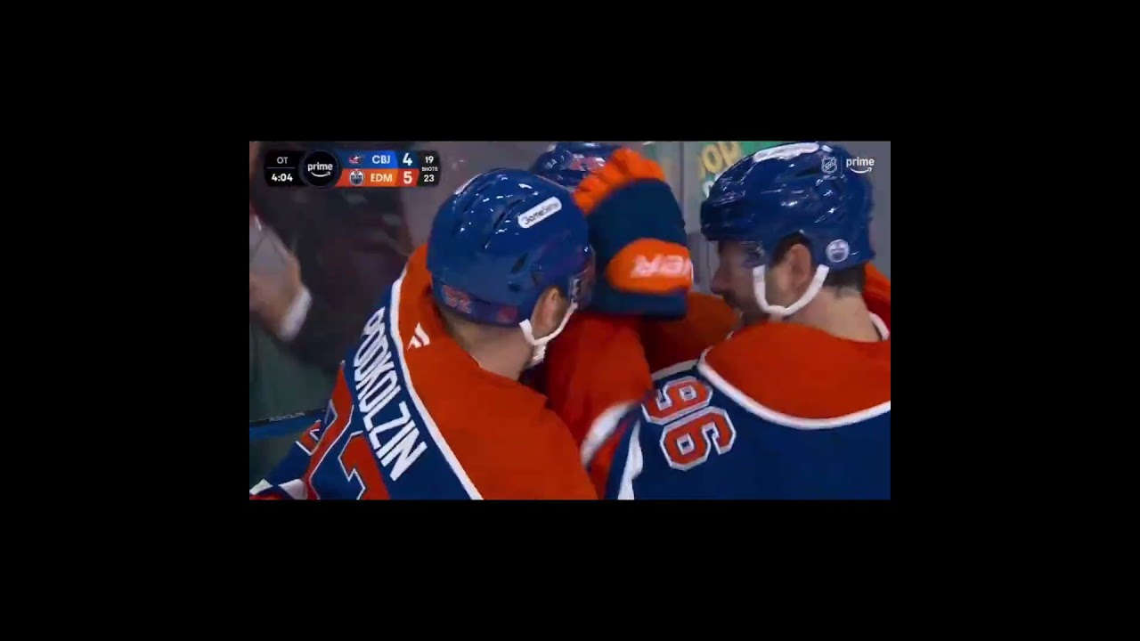 COMEBACK COMPLETE ✅ Jack Roslovic wins it for the Edmonton Oilers in a thrilling OT! #nhl