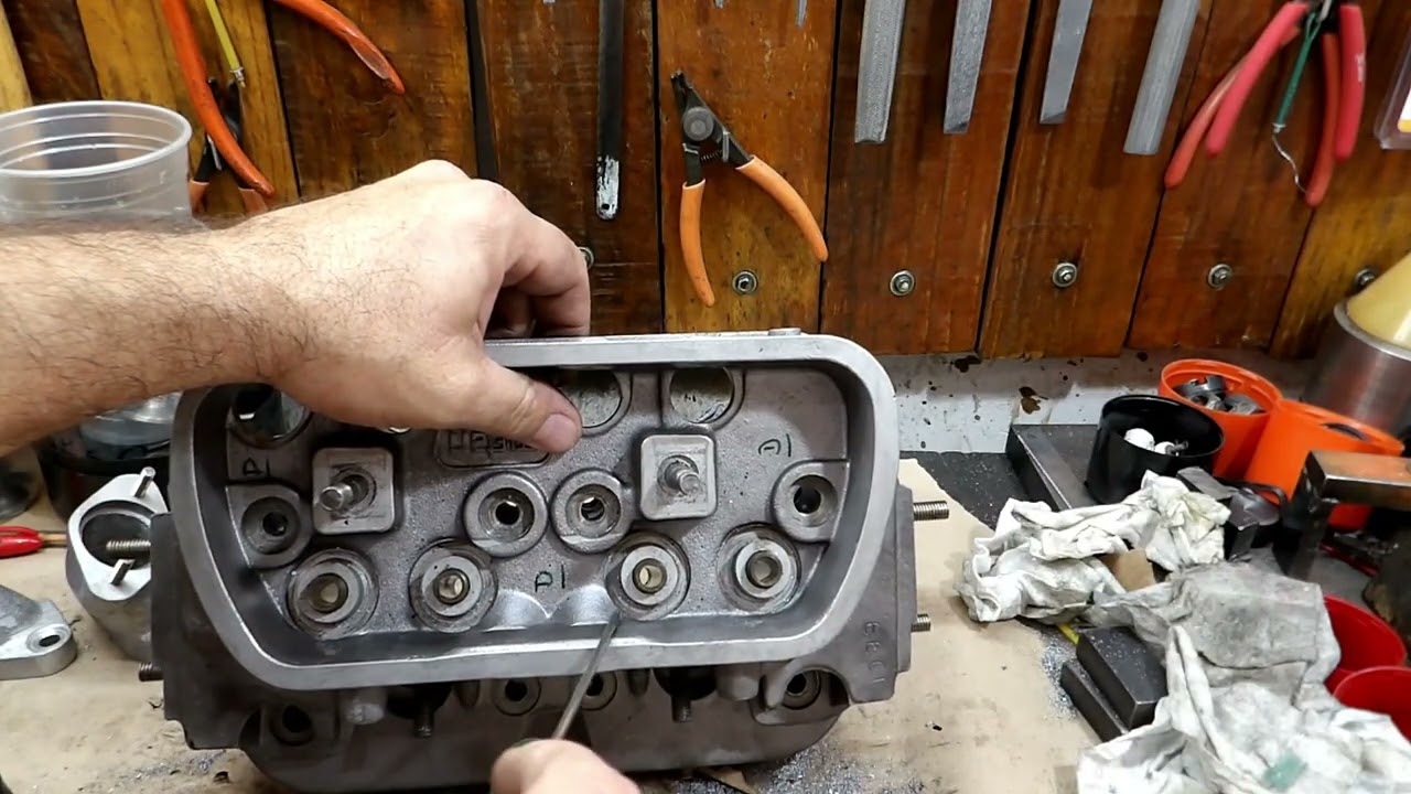 RETIFICA DO MOTOR FUSCA 1600 MELHORIAS NOS CABEÇOTES PARA UM FLUXO MELHOR DA MISTURA DE COMBUSTIVEL
