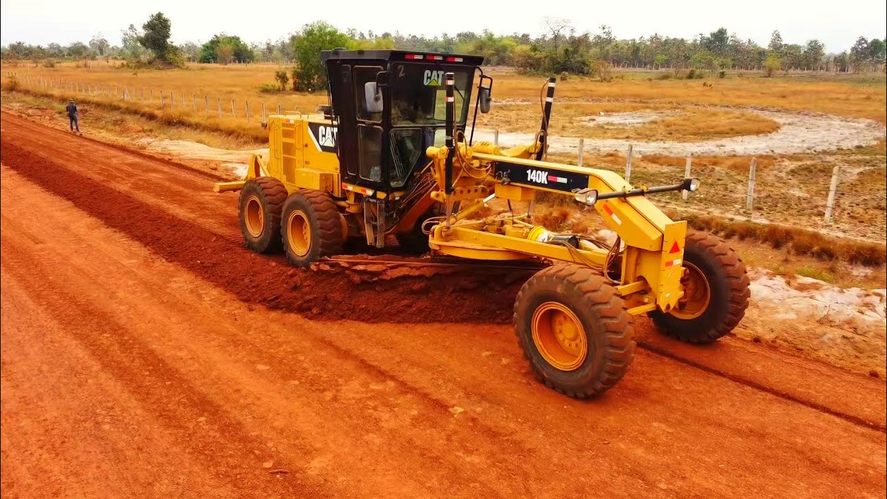 CAT 140K Motor Grader  Expert Subbase Mixing Skills