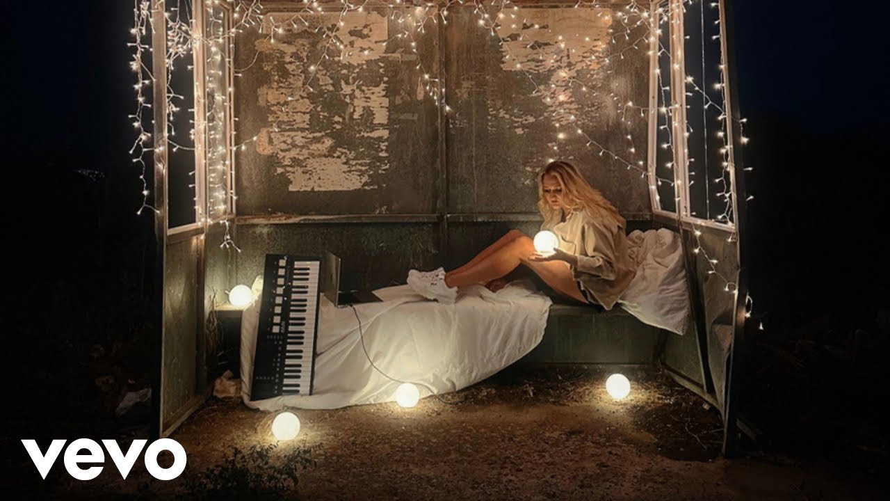 Revelle - zu sp&auml;t (offizielles musikvideo)