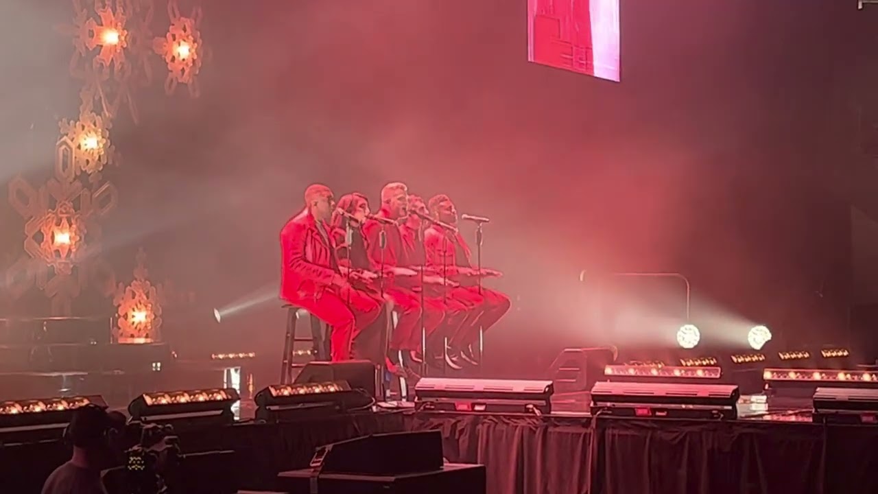Pentatonix - “White Winter Hymnal” live A Christmas Spectacular Oakland