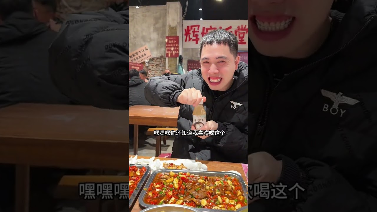 90后小夫妻一家四口电车自驾全程睡车上，每周打卡一个城市，有些人觉得你经常出去玩是炫耀，有些人觉得你潇洒的不得了，也有些人觉得你经济很好，其实是不知道怎么活了，出去是抗抑郁，是自愈……