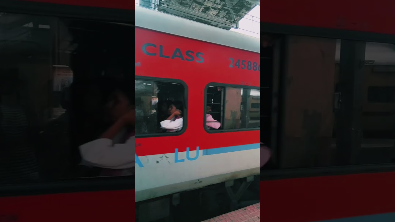 Season Ticket in Reserved Coach 🎫 | റിസർവ്ഡ് കോച്ചിൽ സീസൺ ടിക്കറ്റിൽ യാത്ര! | #Malayalam #vlogs