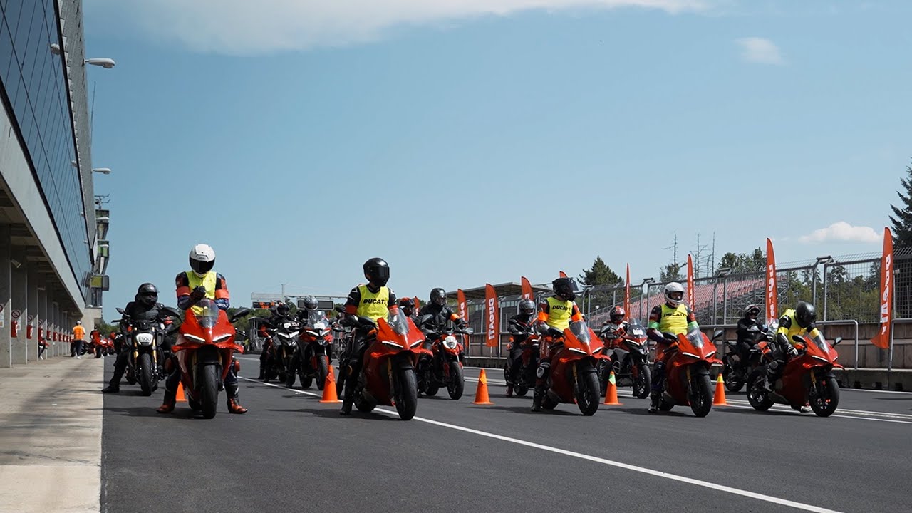 Ducati Riding Experience Racetrack Academy 2025: szkolenie torowe na Automotodrom Brno
