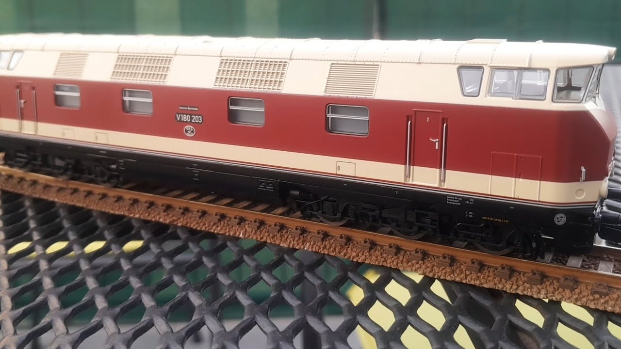 Gebrauchte Modelleisenbahn H0.  Piko  V 180 GFK