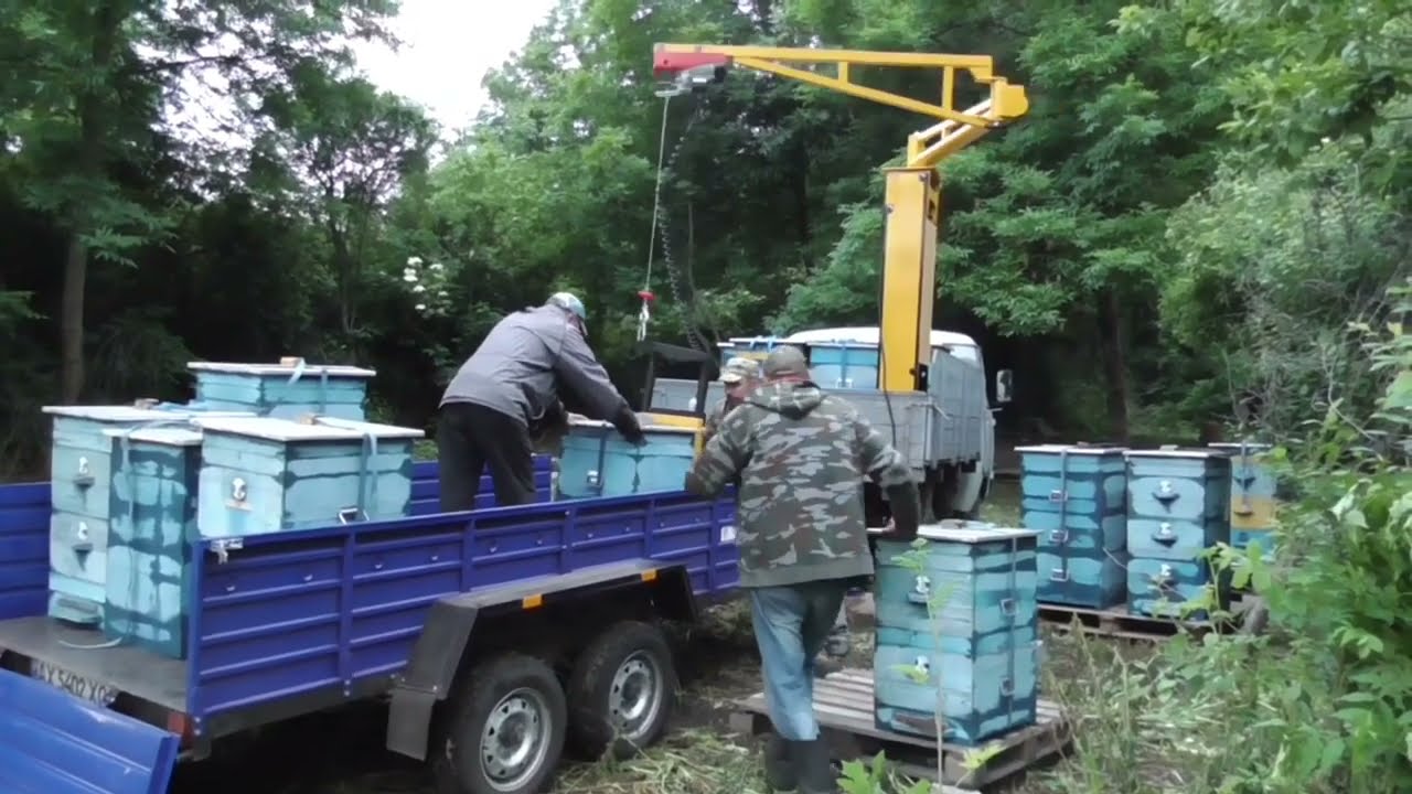 APIS 200 в работе.Разгрузка ульев.Вывоз пчел на кочевку.