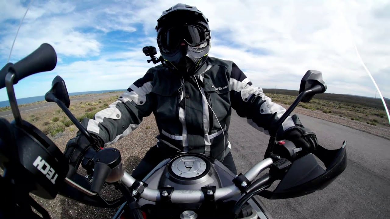 EN MOTO CON VIENTO FUERTE KTM 1190