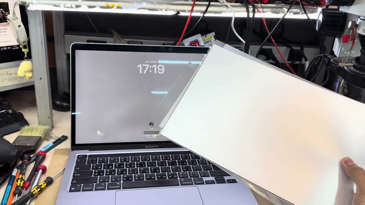 แก้น้ำเข้าจอ Macbook Pro 13