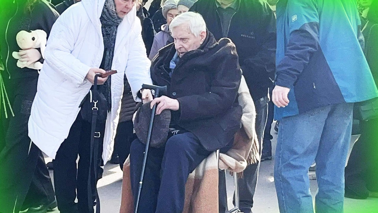 Встал с инвалидного кресла у гроба... Как прошло закрытое прощание с женой Басилашвили
