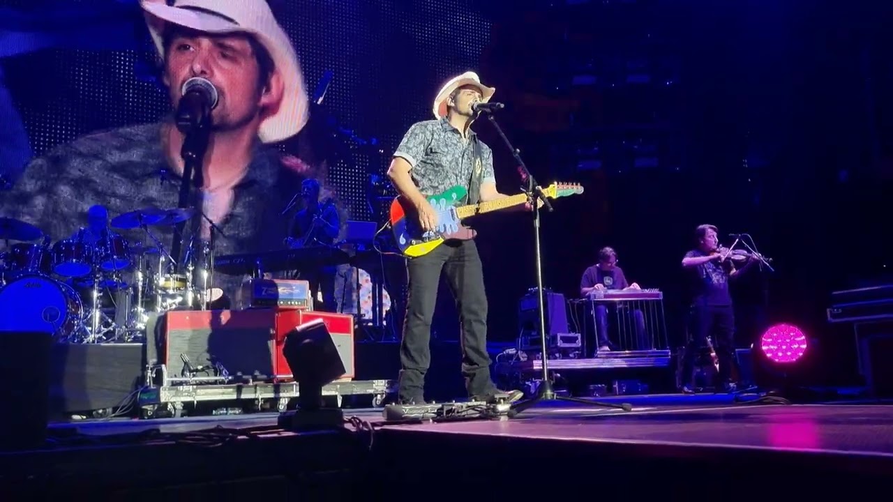 Brad Paisley - Mud On The Tires Live at 013 Tilburg.
