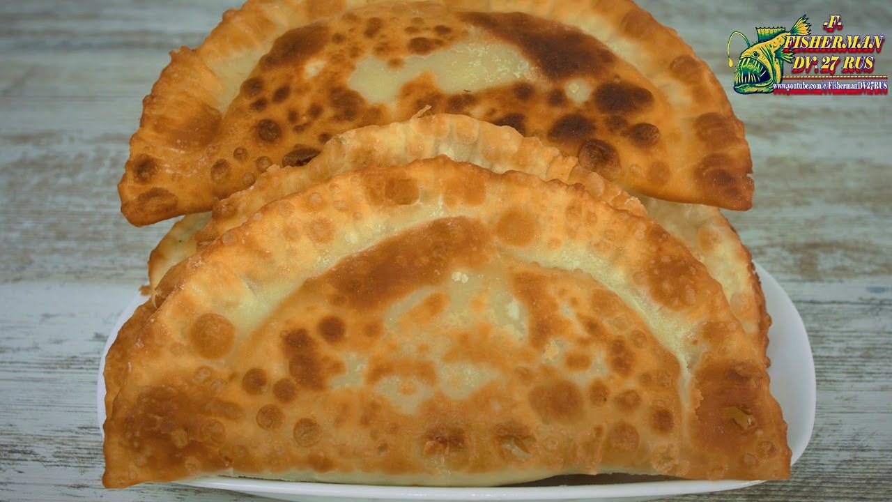 У вас есть, вода мука и банка консервов из рыбы, приготовте вкусные чебуреки, рецепт 