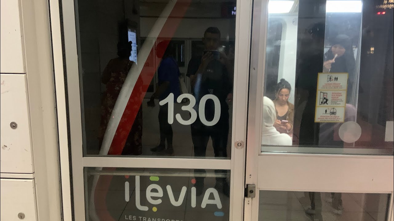 (MÉTRO VAL 208) Trajet Entre 4 Cantons Stade Pierre Mauroy Et Gare Lille Flandres Rame HP 130