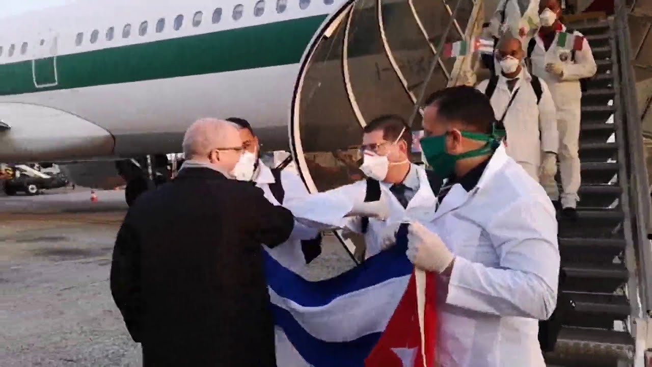 Llegan médicos cubanos a Lombardía para atención sanitaria frente a la COVID-19