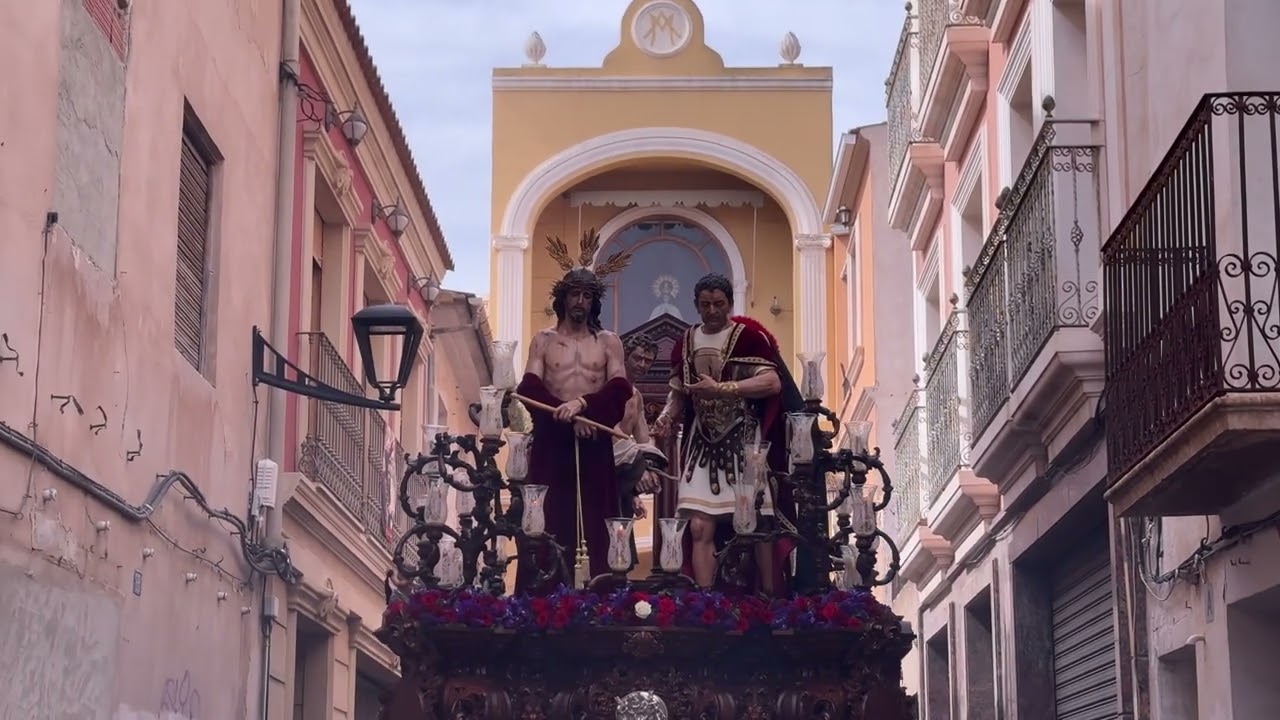 Ecce Homo 2024 Pasando arco Virgen de las Nieves “ Reina de Reyes”