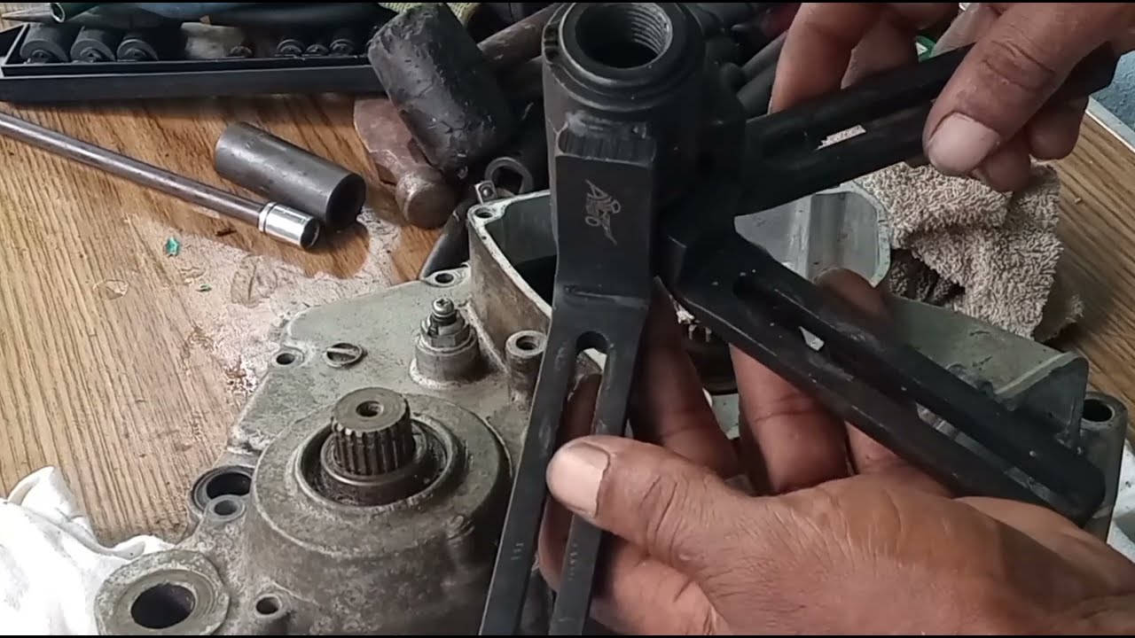 HOW TO USE CRANKCASE SPLITTER TOOL