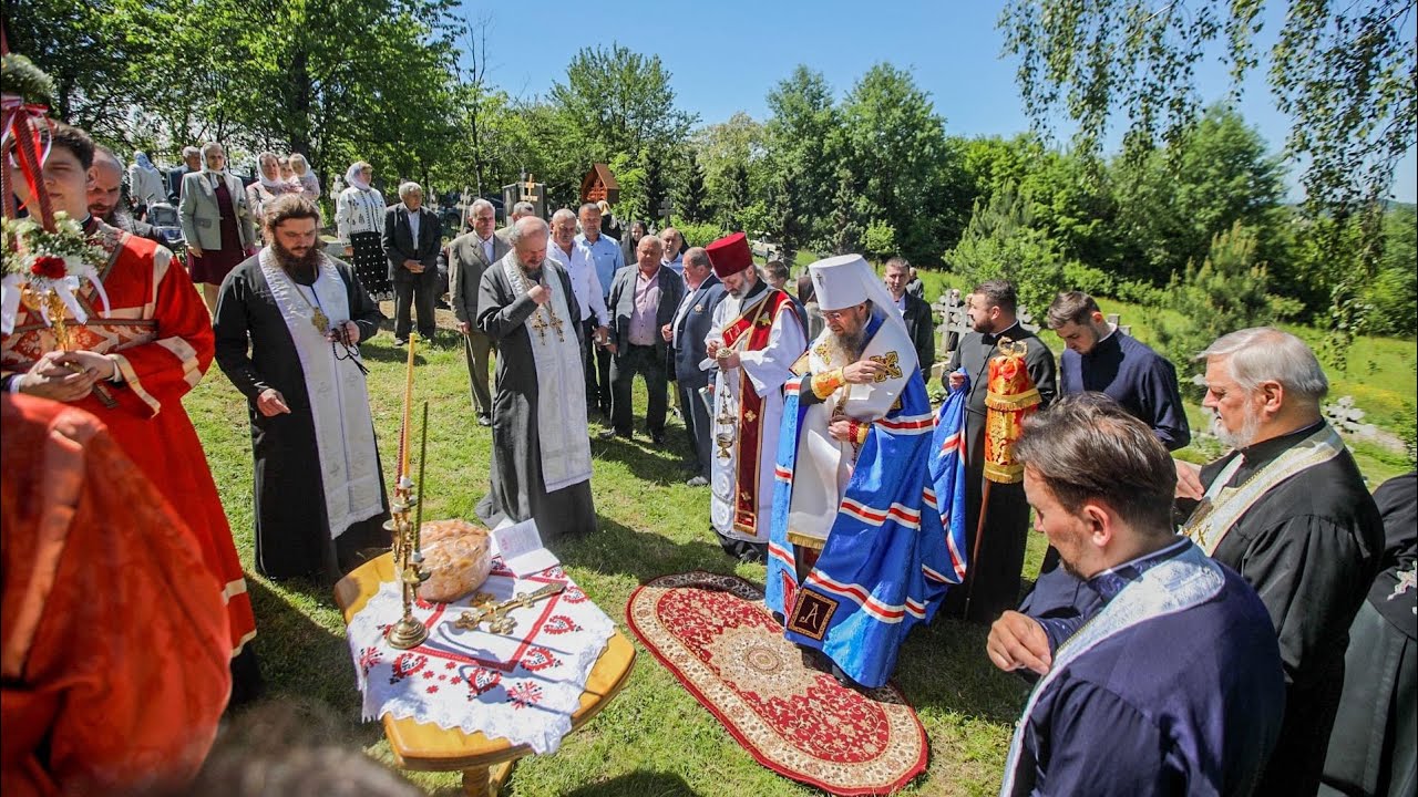 Панихида на монастырском кладбище Чумалевского монастыря