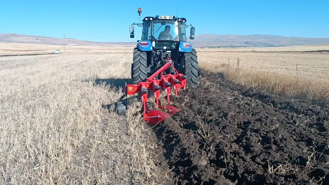 TARLA SÜRÜMÜ YAPIYORUZ T5.110 5'Lİ PULLUK İYİ SEYİRLER 👍#agriculture #tarım #pulluk #traktor
