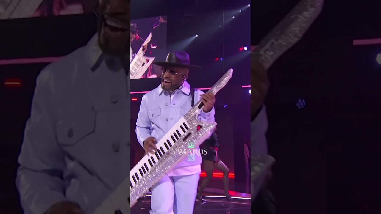 Jamie Foxx tears up as Teddy Riley, Doug E. Fresh & T-pain go crazy to &ldquo;blame it&rdquo; 🔥 #betawards2025