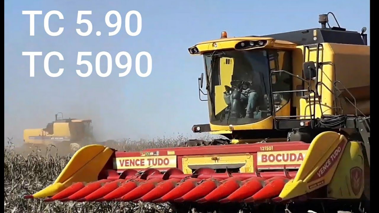 duas colheitadeiras new holand tc 5090 e tc 5.90  colhendo milho safrinha
