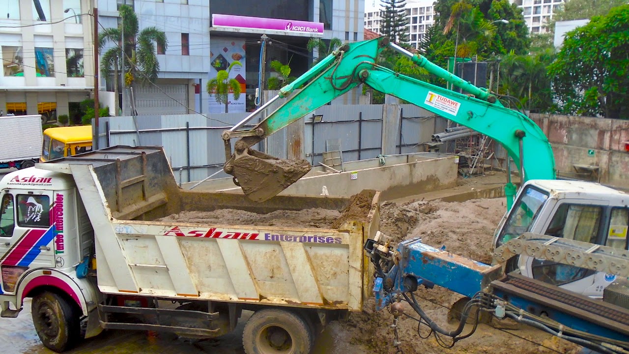Tudawe Brothers 60 feet deep excavation - Ceylex Enclave mixed development project