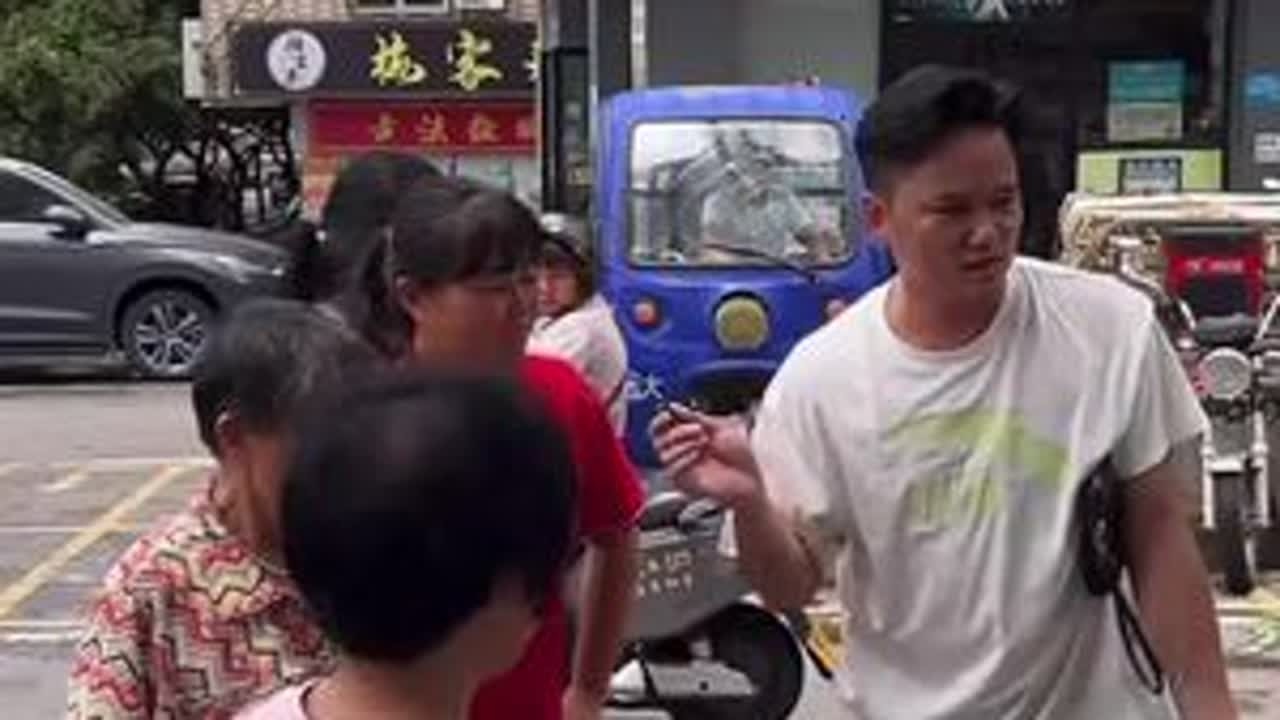 #广东亮仔#广东亮仔直播买菜帮助老人