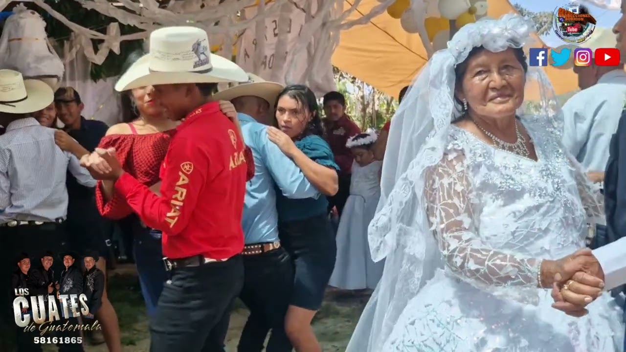 LOS CUATES DE GUATEMALA COMPLACIENDO A LOS ESPOSOS EN SUS BODAS DE ORO CON LA MUSICA DE PACO PINEDA
