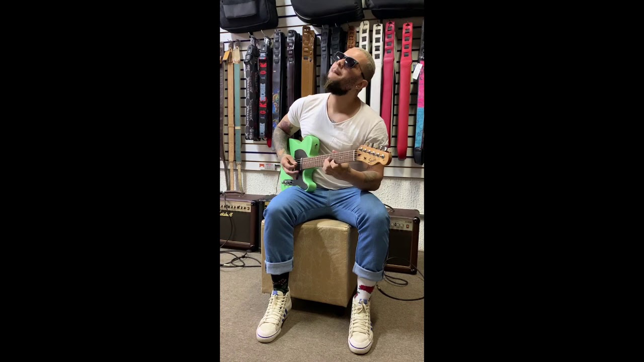 Leandro Wesley - testando a verdinha no luthier Marcos Aquino