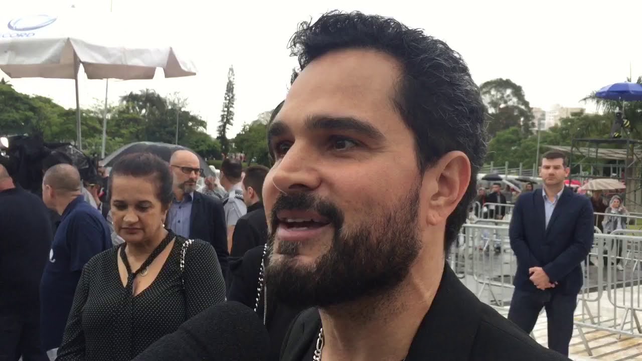 Velório de Gugu Liberato: Famosos e familiares prestam homenagens