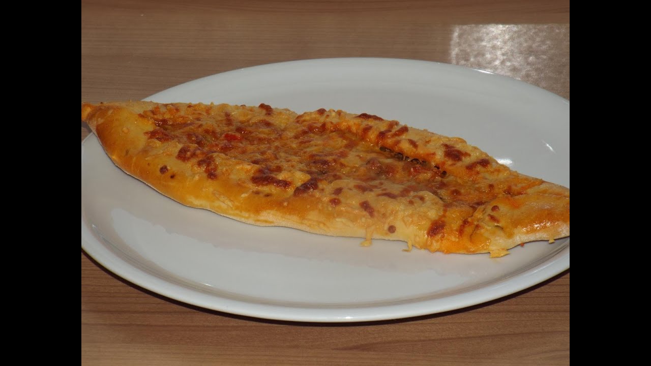 Пиде по турецки с мясной начинкой