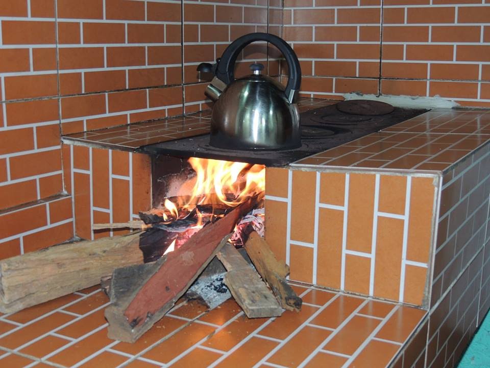 COMO ACENDER FOGO NO FOGÃO A LENHA