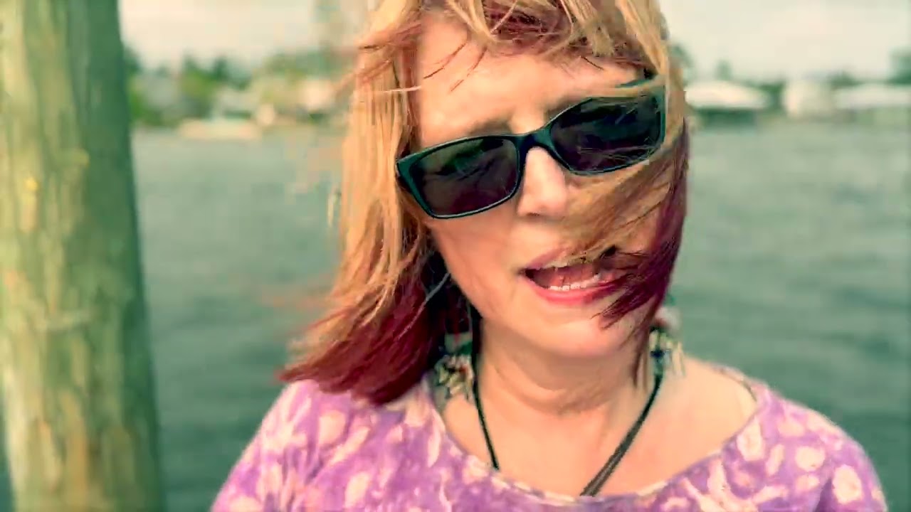 Lolly Lee - Everything Spins (Official Video)